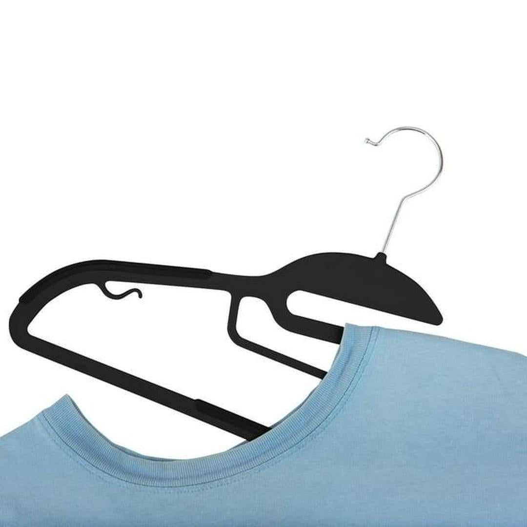 Simplify 8 Pack S-Shape Non Slip Plastic Shirt Hanger with Tie Bar in Black