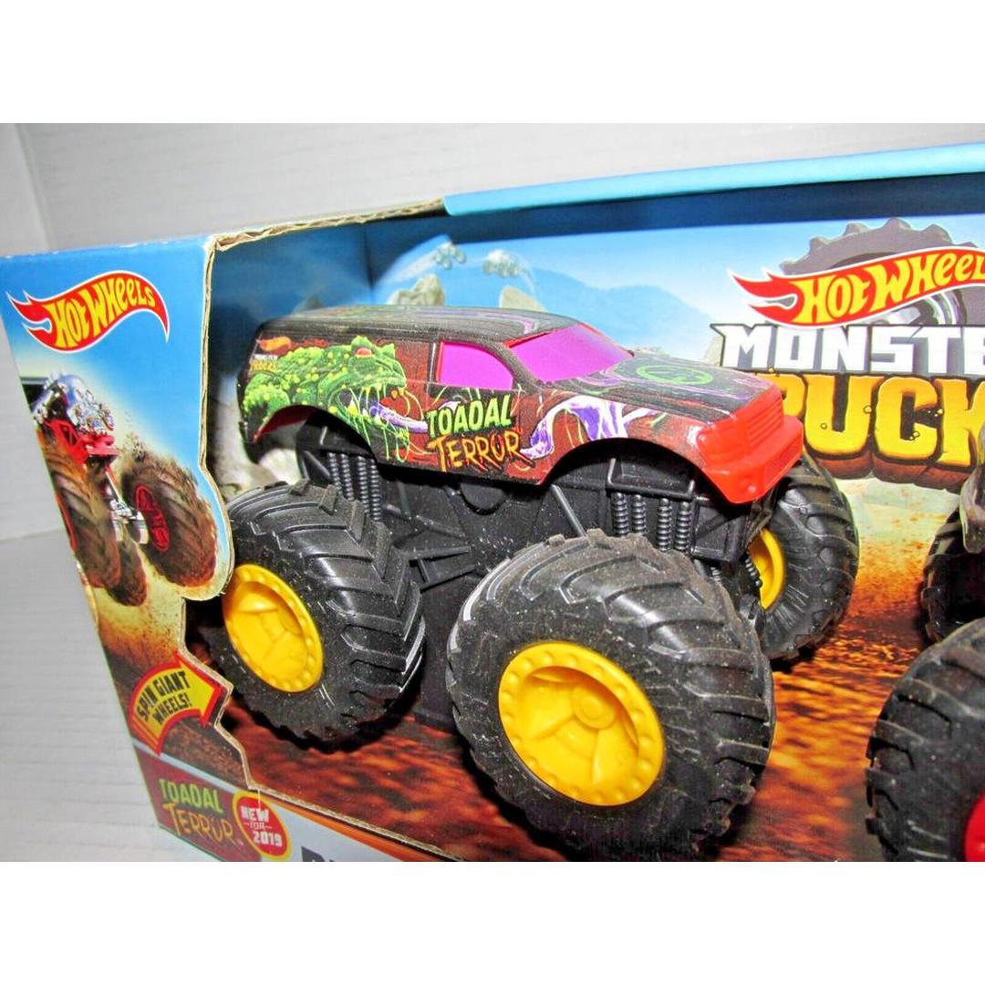 Hot Wheels Dueling Doubles Monster Trucks Toadal Terror Splatter Time NEW 1:43