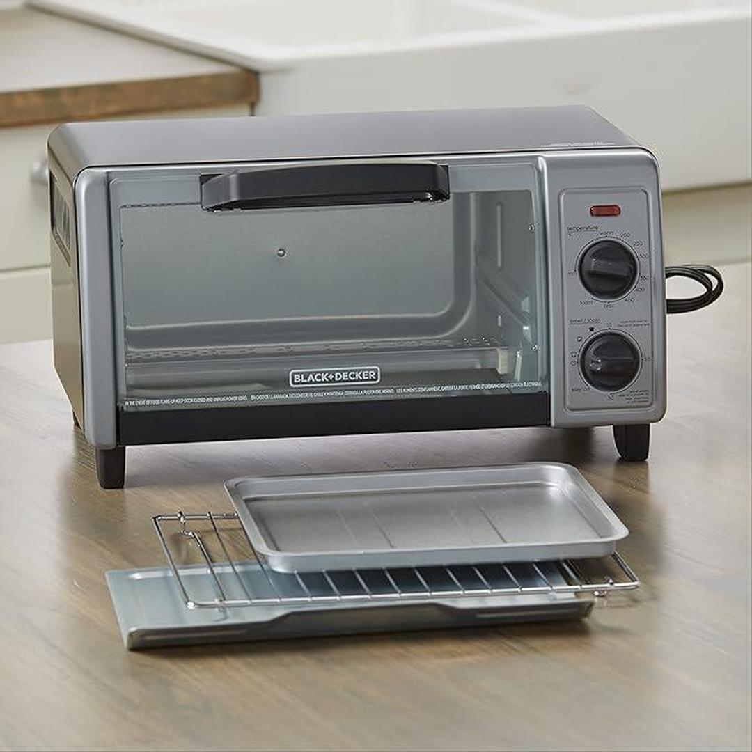 BLACK+DECKER 4-Slice Toaster Oven with Easy Controls, Stainless Steel