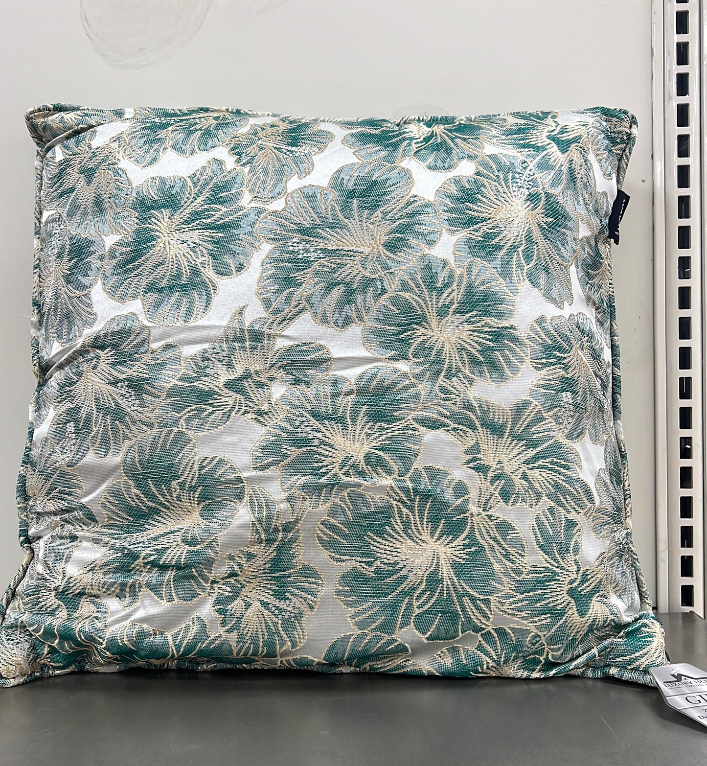 GINA PILLOWS 20X20 ASST.