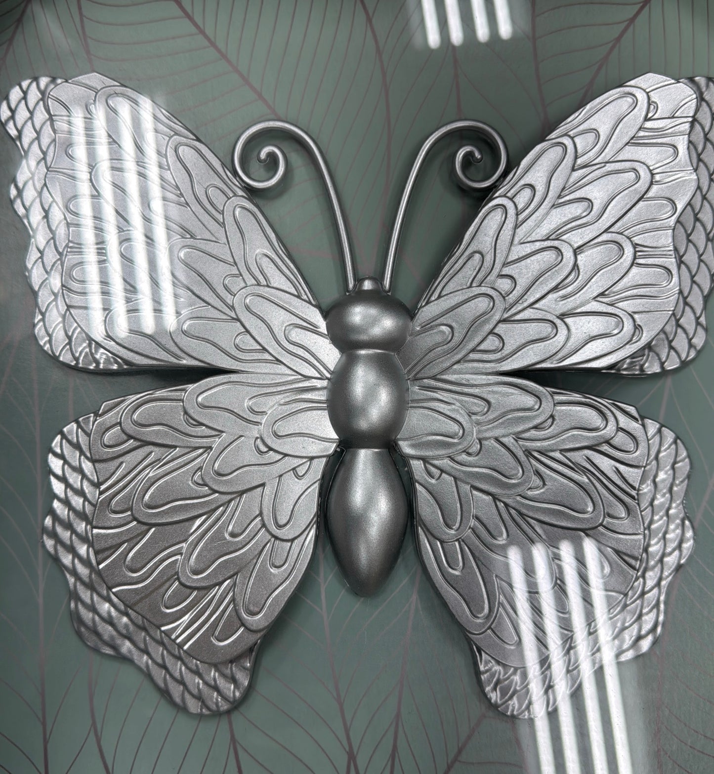 Dimensional wall accent