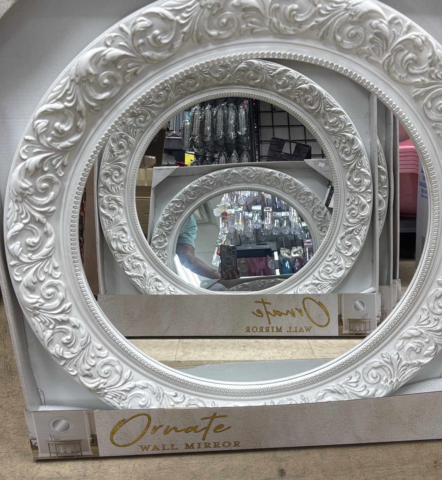 26" ROUND ORNATE RUFFLED EDGE MIRROR