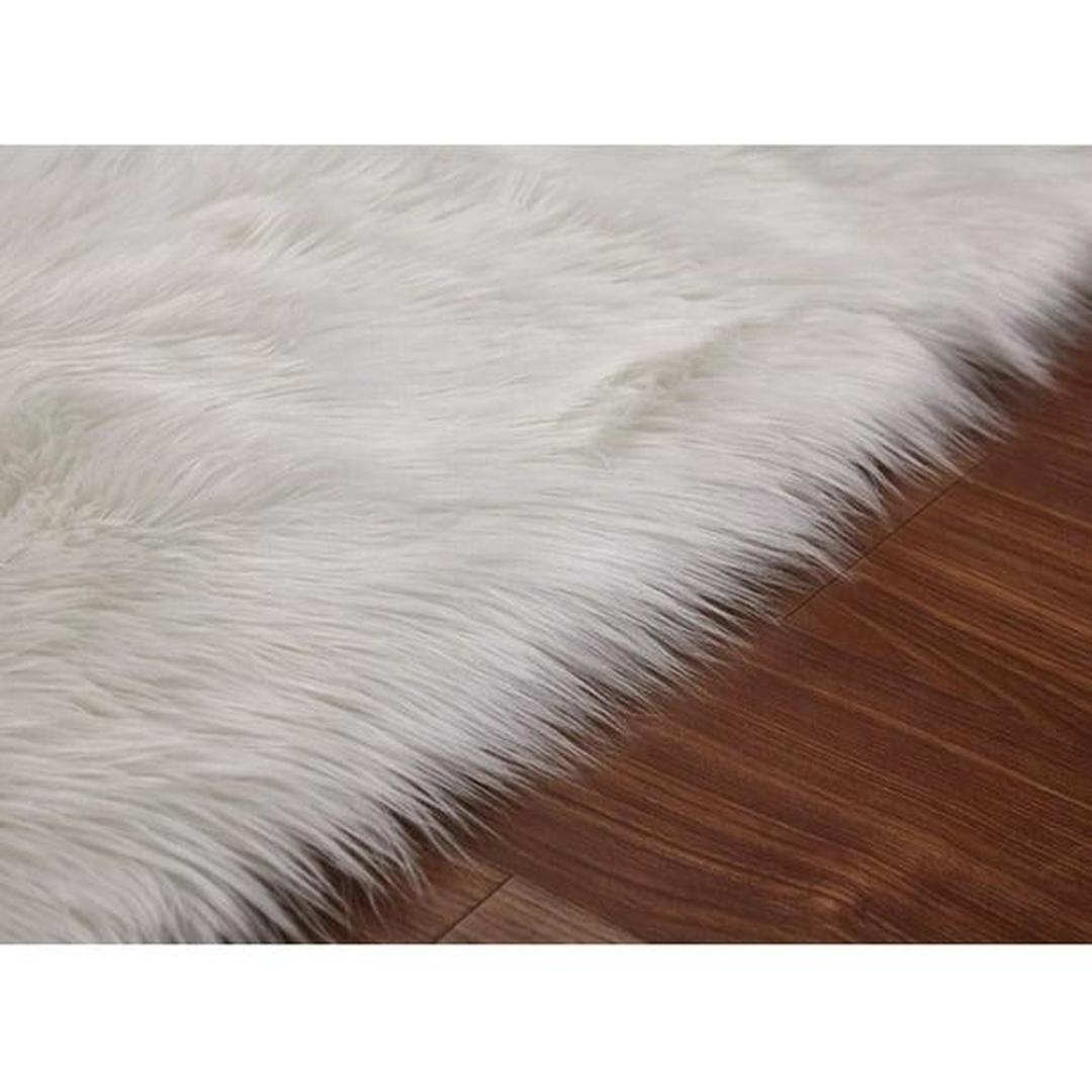 Super Soft White Fluffy Rug , Fur Rugs for Bedroom, Fuzzy Carpet for Living Room, 30x50cm，white