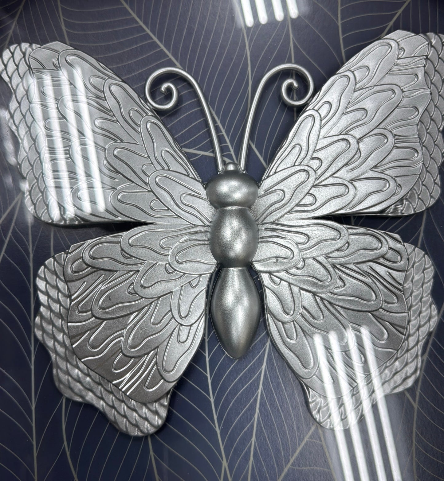 Dimensional wall accent