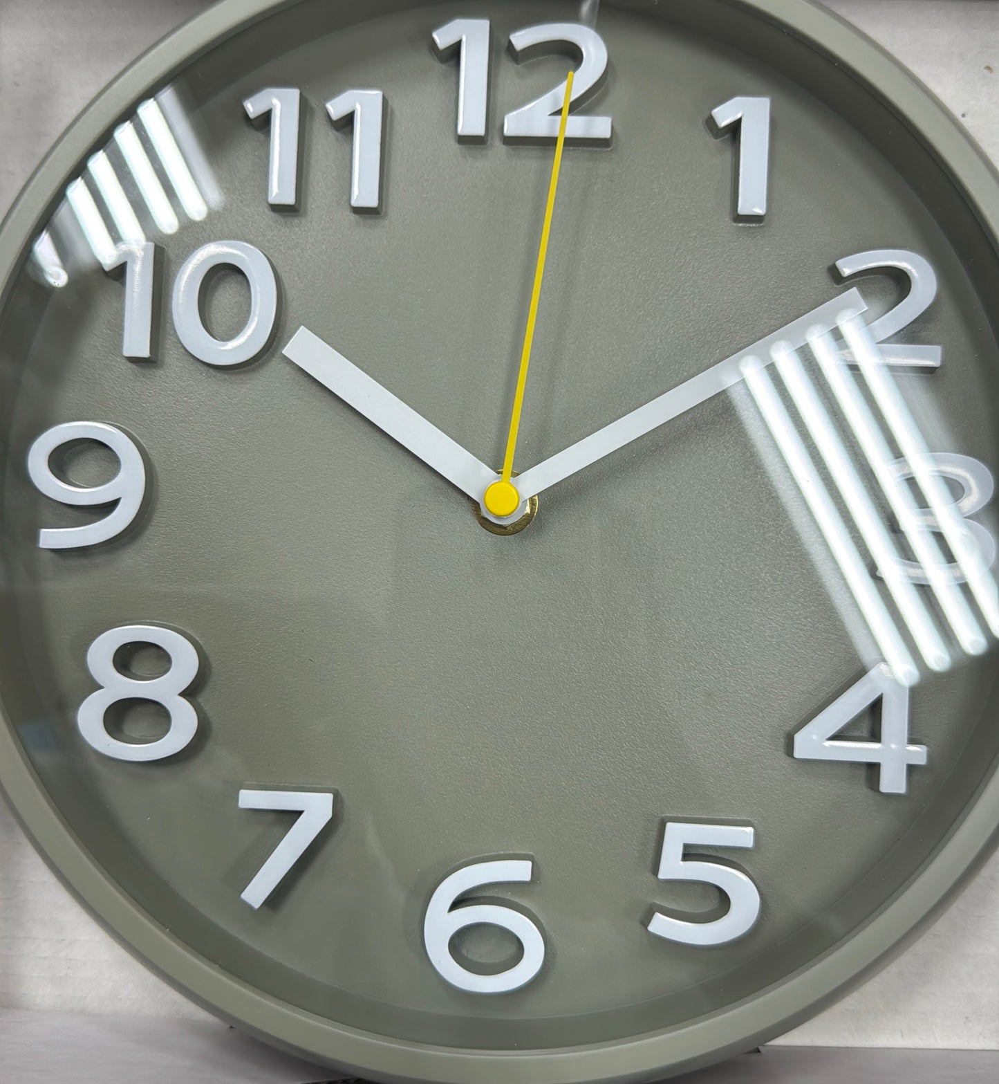Modern wall clock