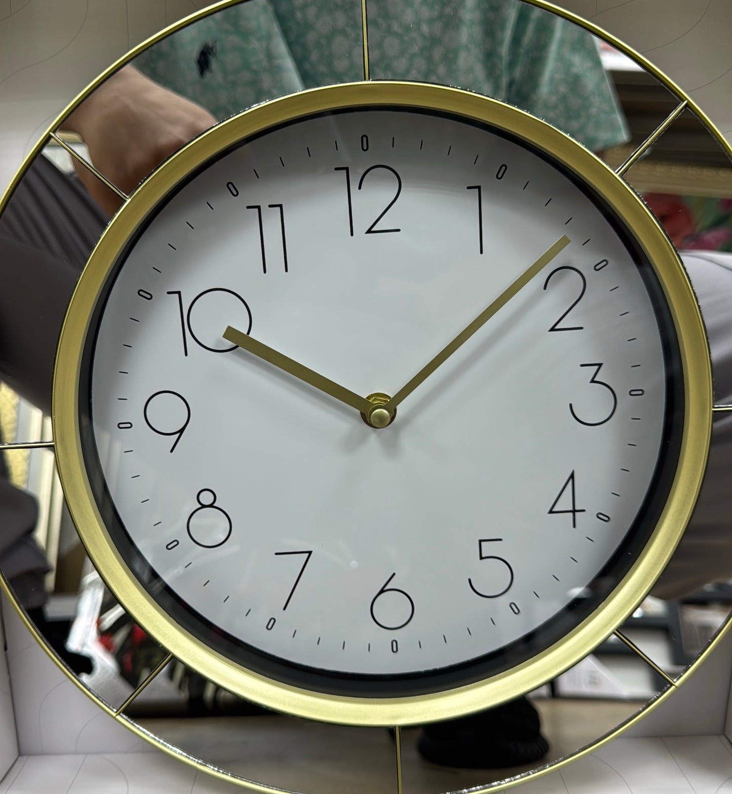 Modern reflection wall clock